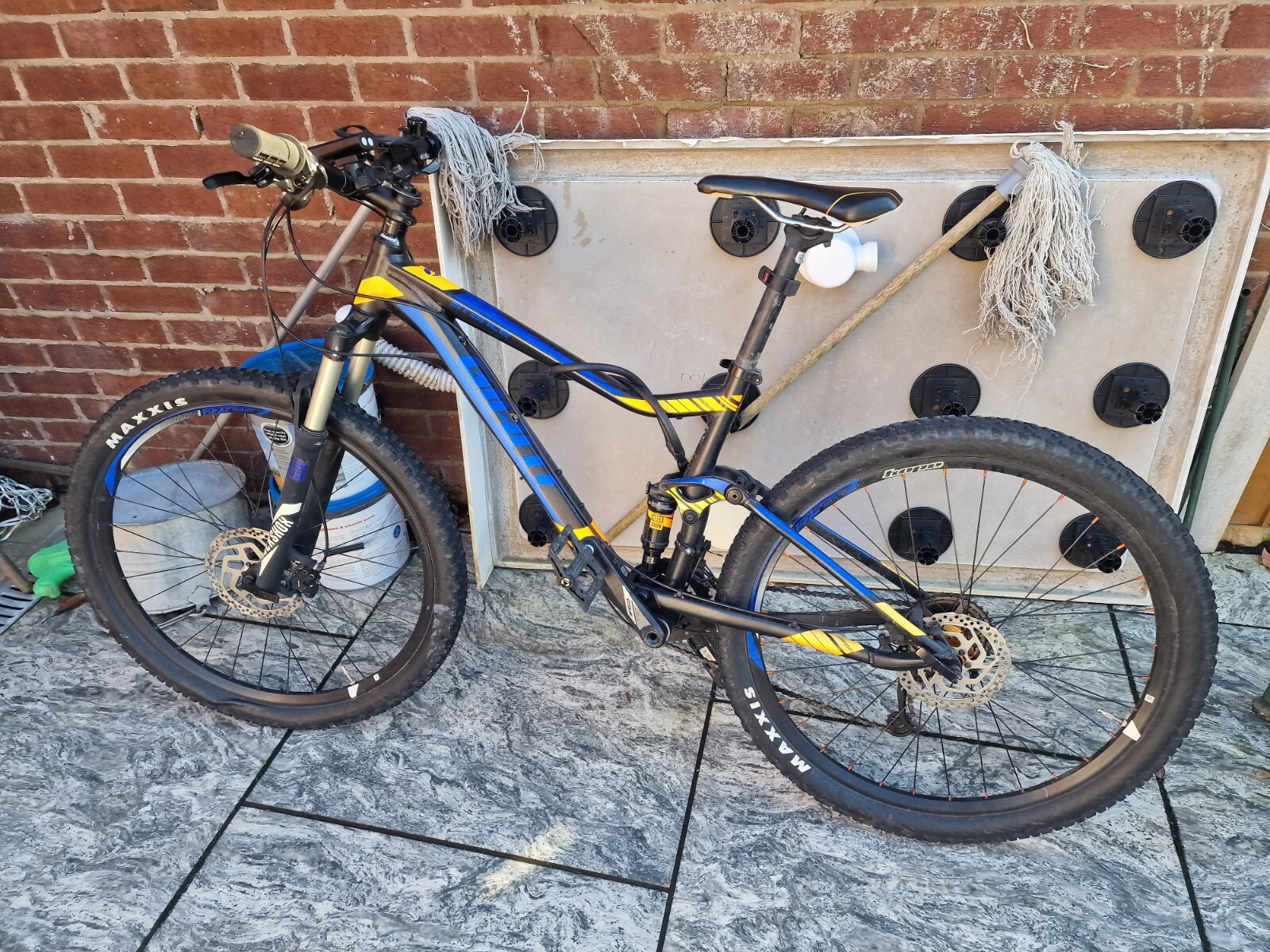 giant stance 27.5 2 bike 2019