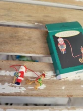 Hallmark monkey Melody stringer mini ornament 1993 Xmas holiday tree