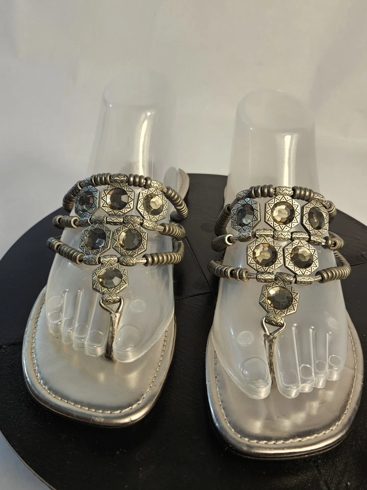 Jessica Simpson Womens Rhinestone/Metal Beaded Flip Flop Sandals Sz 7B - Image 4 of 4