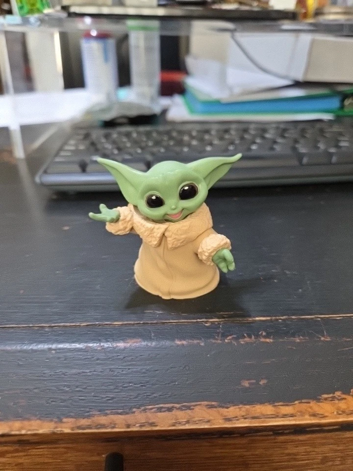Figura de acción Star Wars Baby Yoda Grogu colección estatuilla juguetes Hasbro Foto 2 de 3