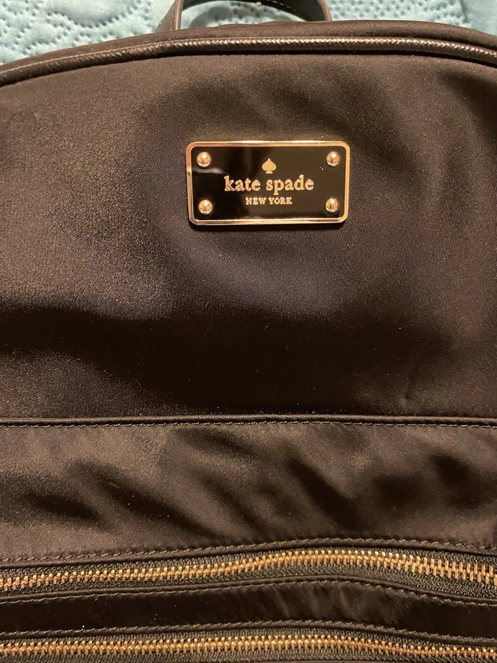 Mochila Kate Spade Grande Negra Wilson Road Bradley Nylon Correas Ajustables Usada en Excelente Condición Foto 3 de 4