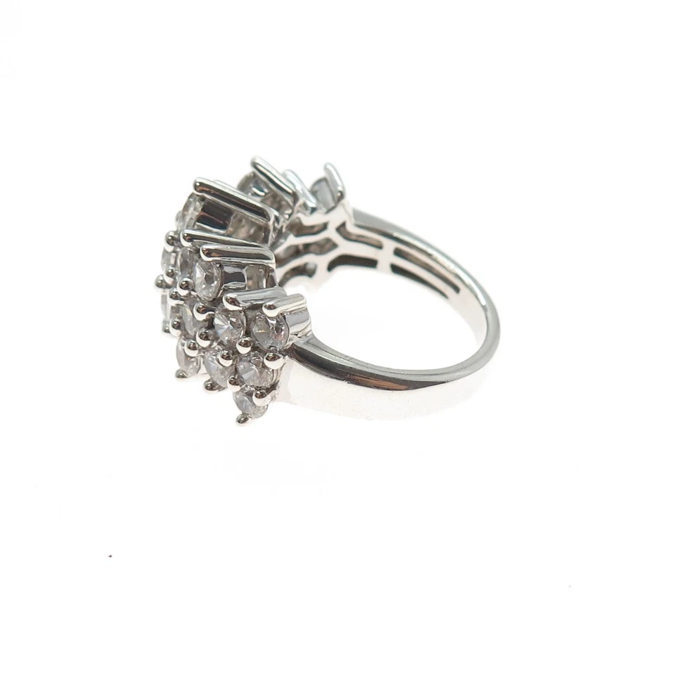 Anillo de plata de ley 925 corte redondo C Z racimo talla 5,5 Foto 4 de 4