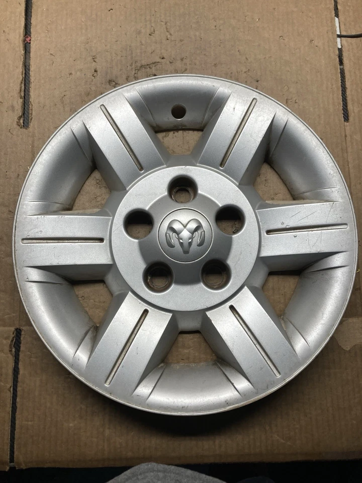 *DAMAGE* OEM 2004-2009 DODGE DURANGO 17 INCH WHEEL COVER HUB CAP 5JF62PAKAA - Image 2 of 4