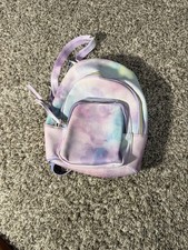 Mini Mochila Under One Sky Iridiscente Pastel Imitación Cuero Nueva con Etiquetas