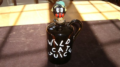 Pichet ancien "jus de chat sauvage" avec ventes exceptionnelles bouchon en liège (Japon)