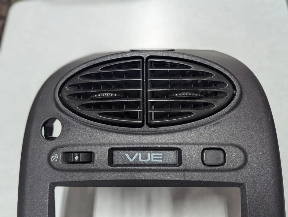 2002–2005 ОБОДОК ЦЕНТРАЛЬНОЙ ПРИБОРНОЙ ПАНЕЛИ SATURN VUE с вентиляционными отверстиями — ЧЕРНЫЙ 2003 2004 - Изображение 2 из 4