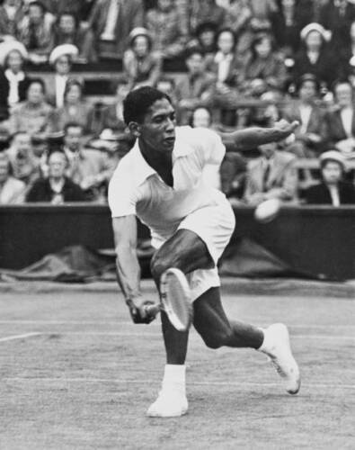 David Samaai of South Africa plays a forehand return to Ken - 1951 Old Photo 1 - 第 1/1 張圖片