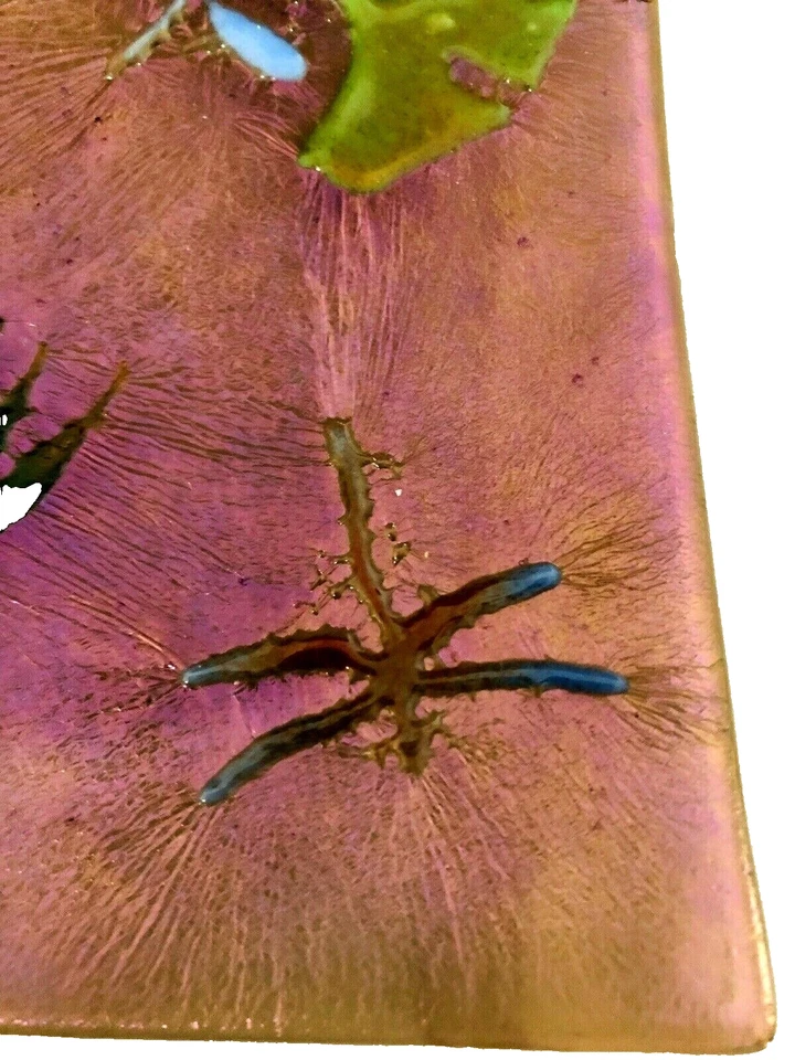 Bandeja grande vintage rosa e roxo arte iridescente vidro esmaltado samambaias libélula - Imagem 4 de 4