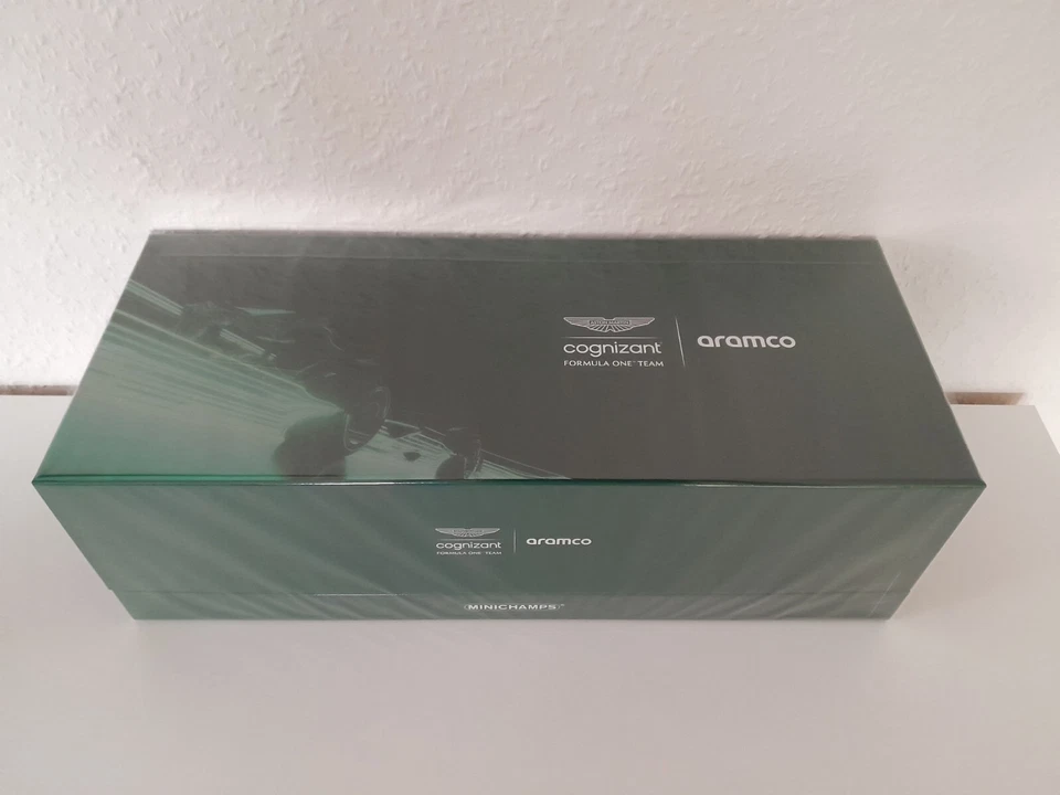 Minichamps 1:18 Aston Martin AMR22 Sebastian Vettel #5 Abu Dhabi 2022 LAST RACE! - Bild 3 von 4