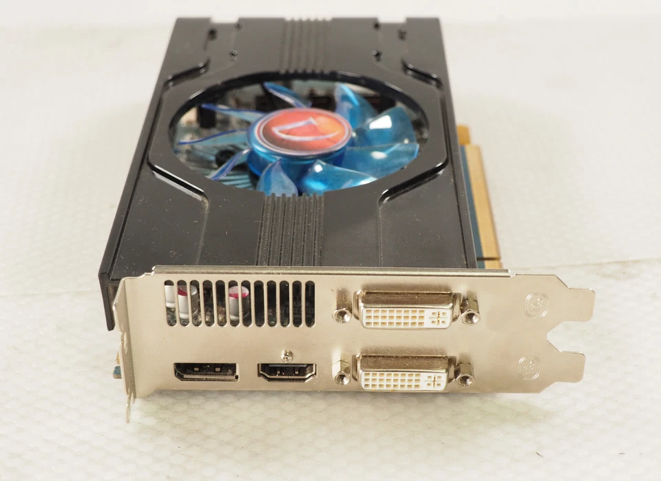 VisionTek Radeon HD 6770 67701G4portR2 1GB PCI Express 2.1 x16 Graphics Card - Image 2 of 4