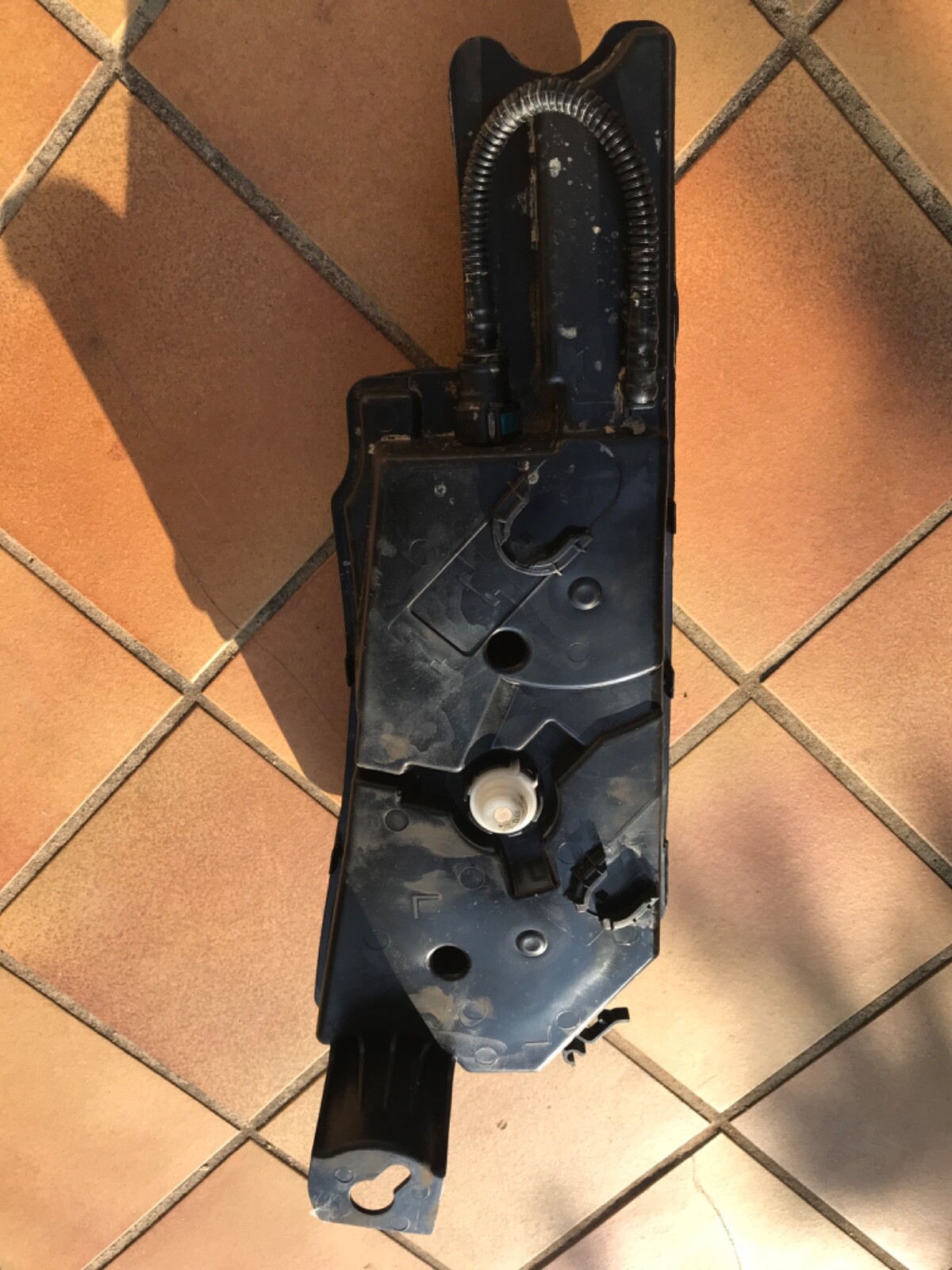 Réservoir de fluide FAP d'origine Peugeot 5008 résolvant le voyant risque colmatage