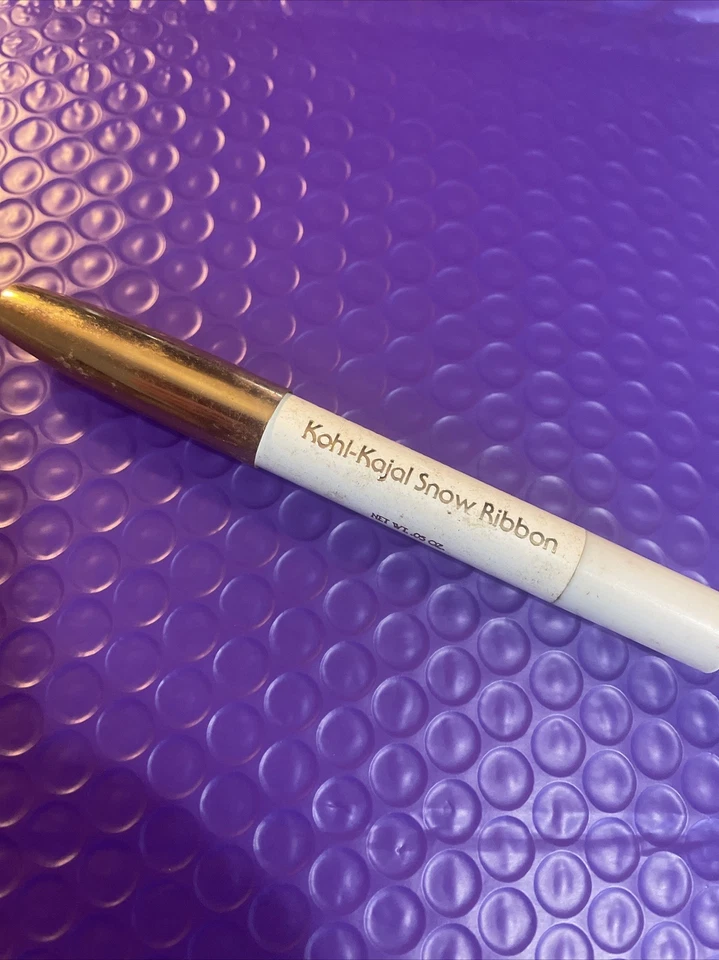 CINTA DE NIEVE LOREAL SOMBRA DE OJOS ACENTOS CRAYÓN Kohl-Kajal sin sellar DESCONTINUADA Foto 2 de 3