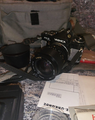 Yashica FX D Quartz Kamera mit Zubehör