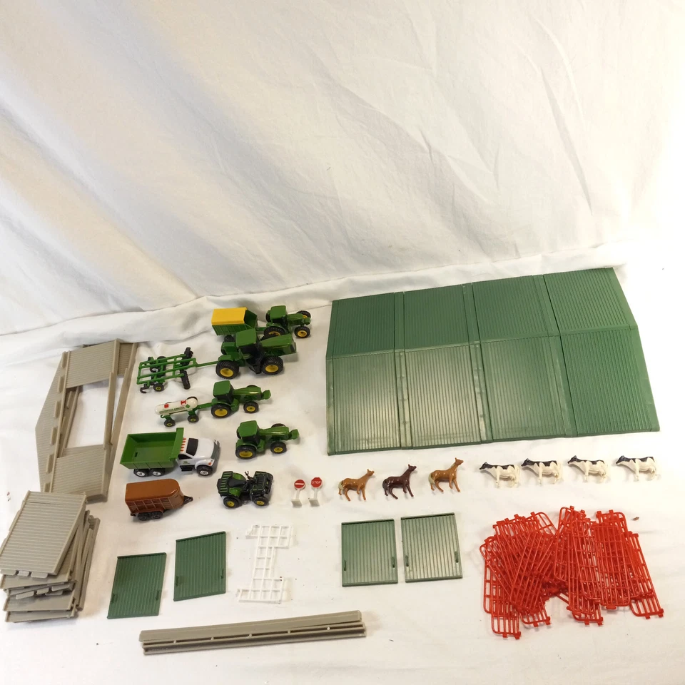 1/64 Ertl Machine Shed Set with Vehicles Tractors Animals Acessories & Fence Lot - Image 2 of 4