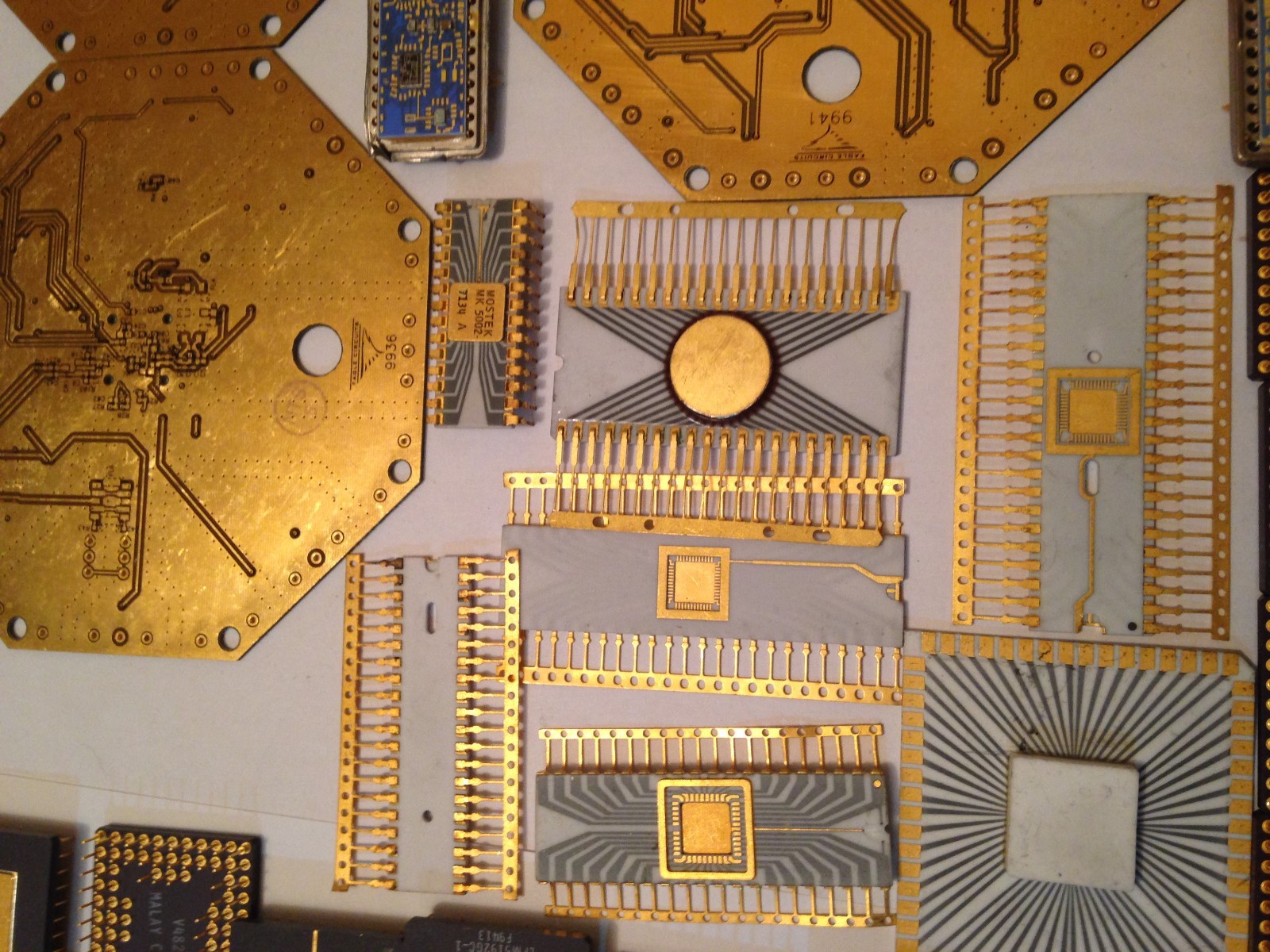 5 Lbs  Gold Recovery Scrap .. CPU Hybrid Module IC Gold Tops White Ceramic      - Picture 9 of 12