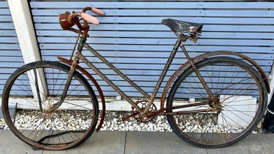 Deko Fahrrad um 1950 der Marke Bauer mit Flugrost und Patina Vintage Retro