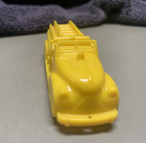 Vintage Renwal Yellow Fire Truck #145 - Picture 2 of 7