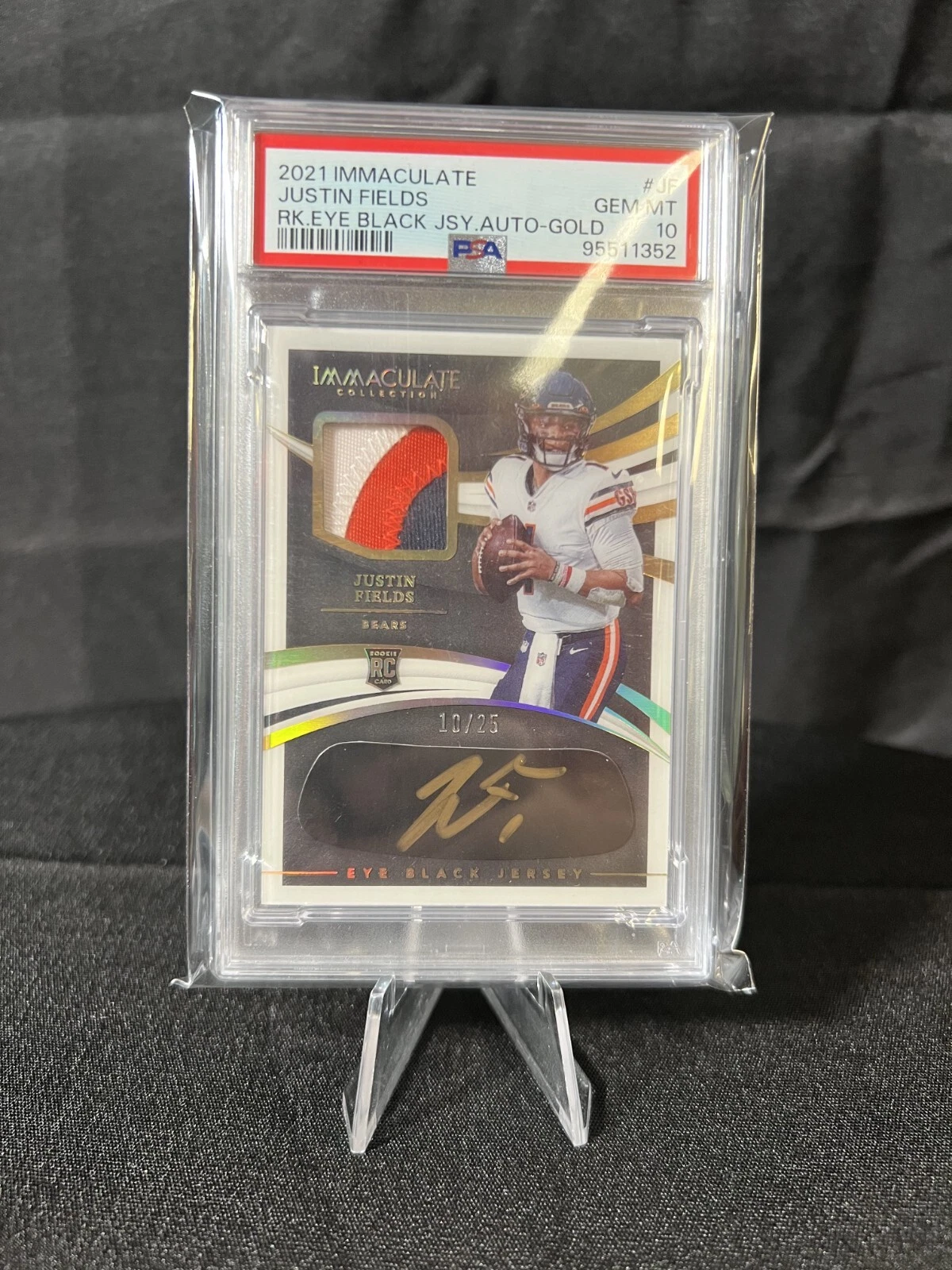 Justin Fields Panini Immaculate Collection Rookie Eye Black Jersey Autographs #JF Gold