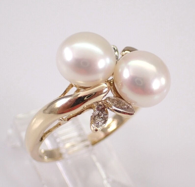 Anillo de compromiso bypass de perlas blancas genuinas de corte redondo de 3 quilates enchapado en oro amarillo de 14 quilates Foto 2 de 4