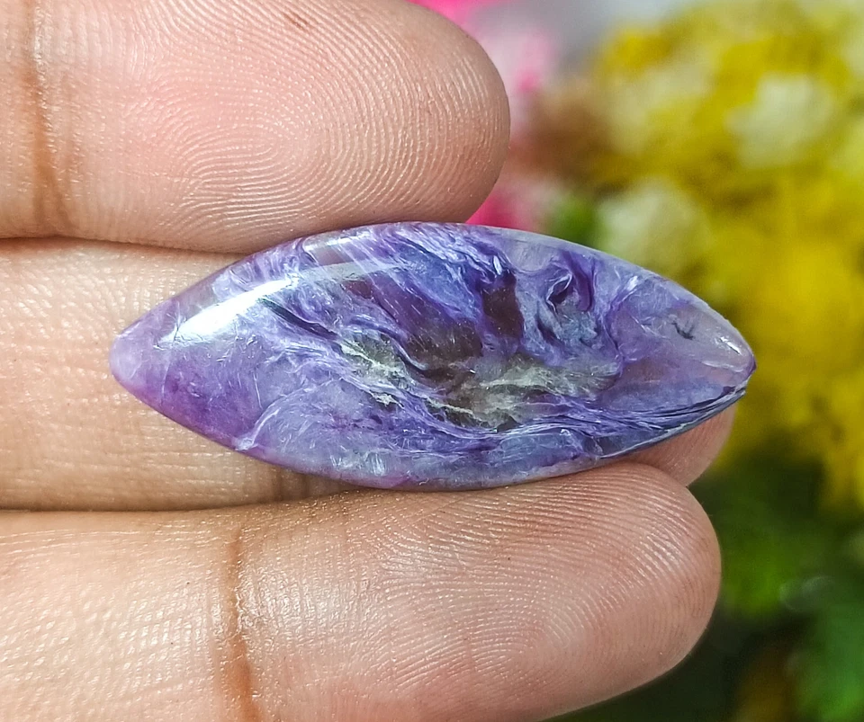 Natural  Purple Chroite Cabochon, Amazing Oval Charoite 19.50 Ct ,36x15x4 MM - Image 3 of 4