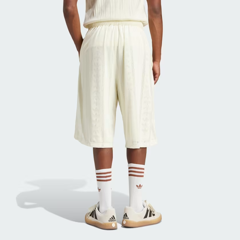 ブルーフルーテッド　32cm YETI Roadie 32 Wheeled Cooler - Big Wave Blue | Eagle Eye Outfitters