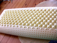 Gesundheitskissen ( Memoryschaum) aus Schaumstoff mit Bezug 75x40 ,kaum genutzt