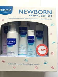 mustela newborn arrival gift set