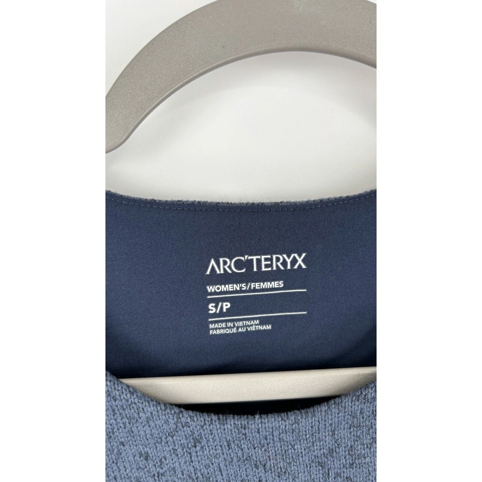 arcteryx covert pullover long sleeve chest pocket sweater
