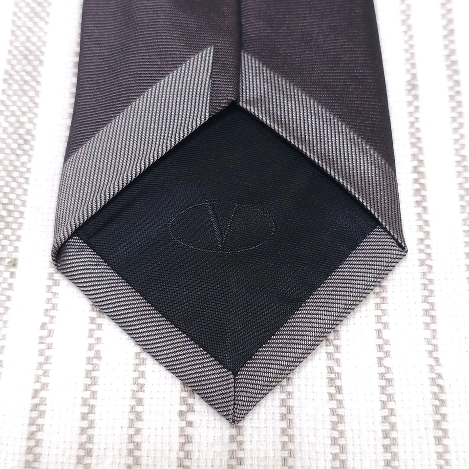 Corbata de Seda Valentino Gris Ajustada Minimalista Hecha en Italia Elegante Logo Formal Foto 4 de 4