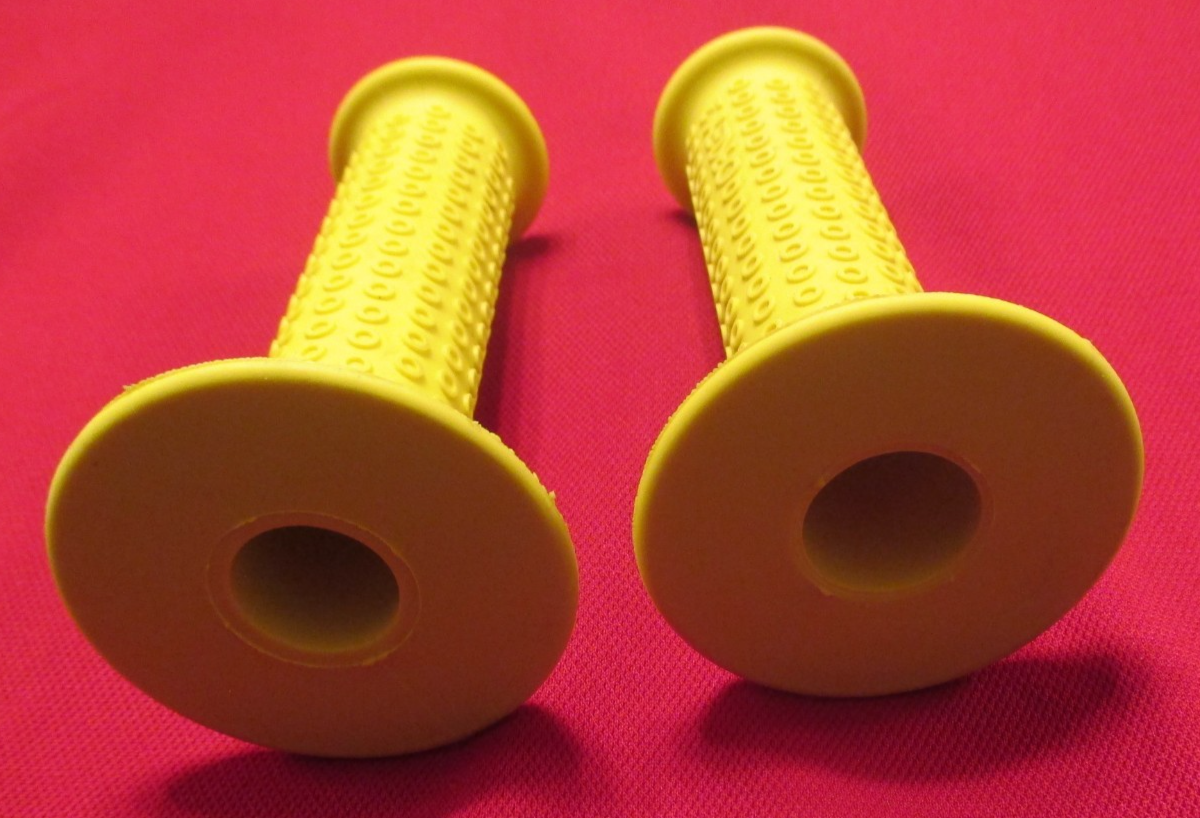 OAKLEY GRIPS 2 1978 GRIP ll RARE MOTOCROSS & BMX YELLOW NEW TIME