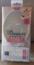 Real Techniques Brush Cleaning Palette w/ Cle...