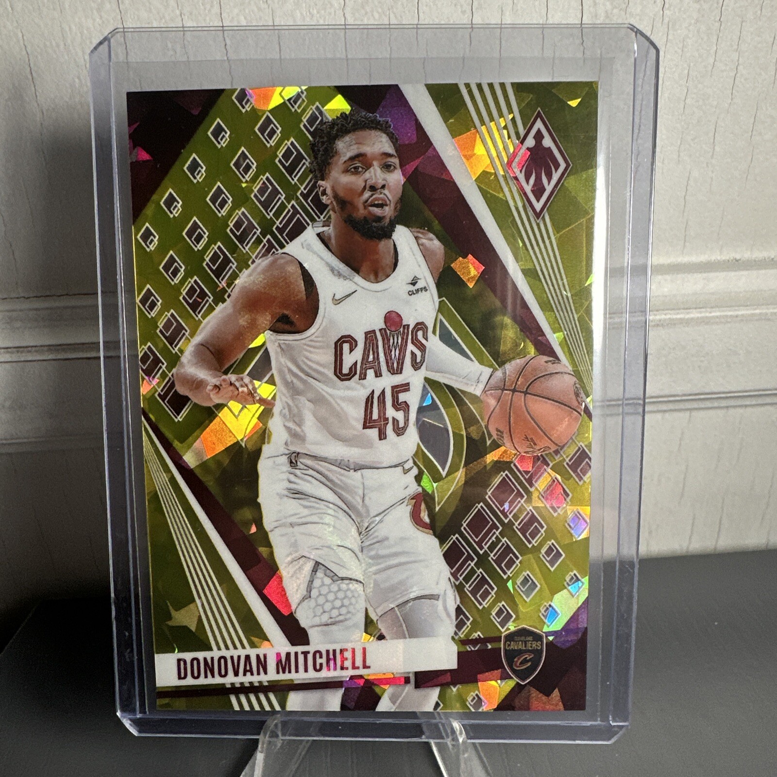 23-24 Phoenix Donovan Mitchell /175 Yellow Ice Parallel Cleveland Cavaliers