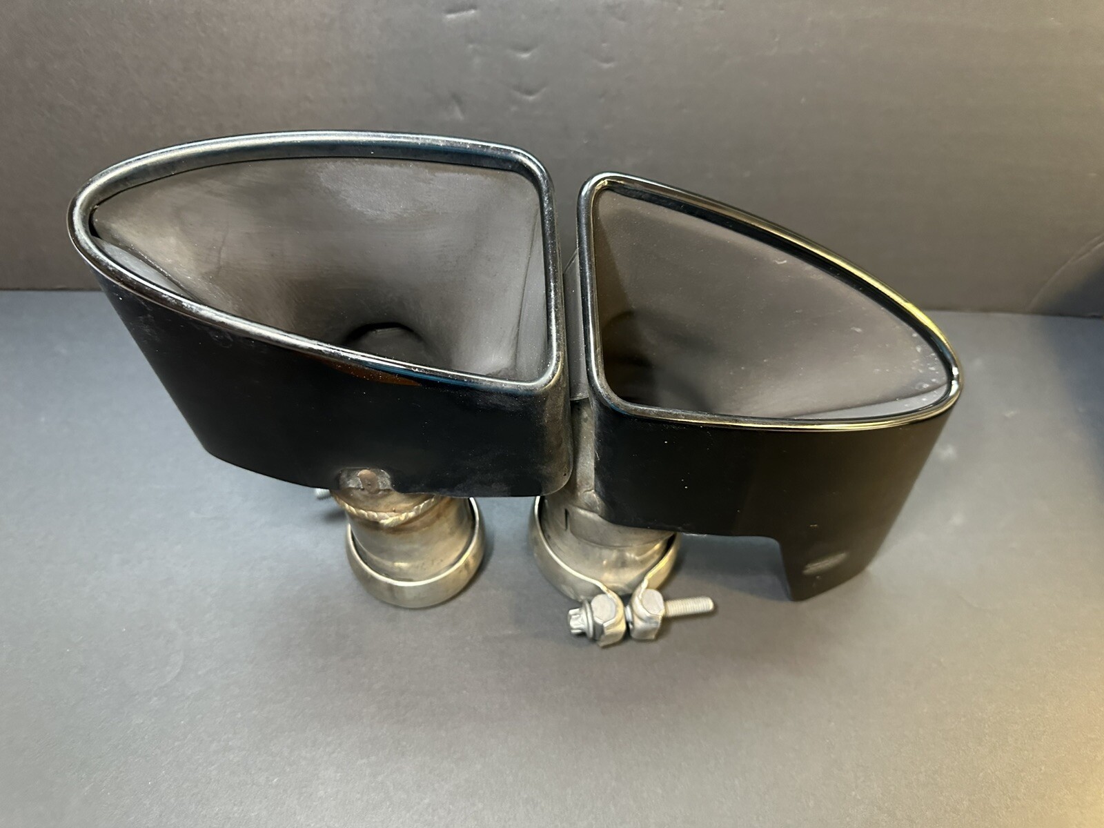 2021-2025 Bentley Bentayga V8 Black Right Exhaust Tail Pipe Trim 36A253682Q OEM