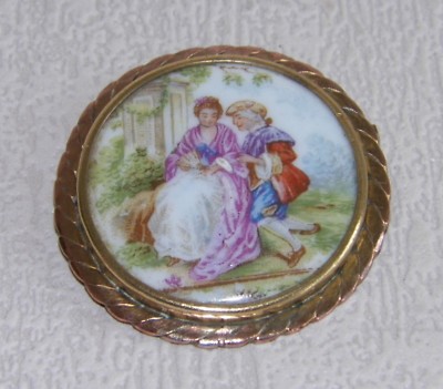 Broche En Porcelaine De Limoges - Occasion, Bijou Traditionnel Français, Porcelaine Peinte
