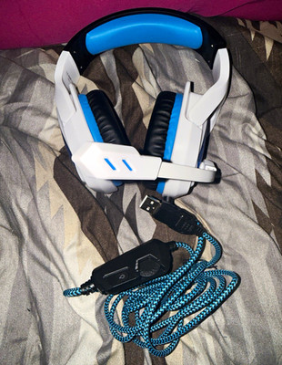 Anniva Pro Gaming USB Wired Over-Ear Headset White/Blue Boom Mic, Adj Band