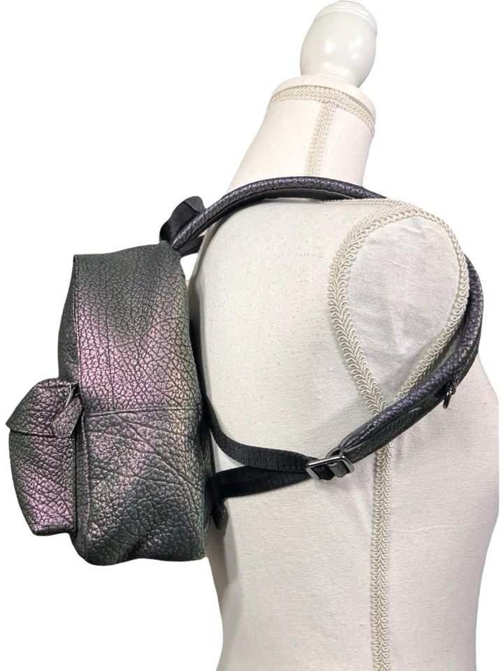 Mochila Coach Holograma Cuero Mini Campus Resbaladiza al Aceite F37999 Cambio de Color Foto 3 de 4