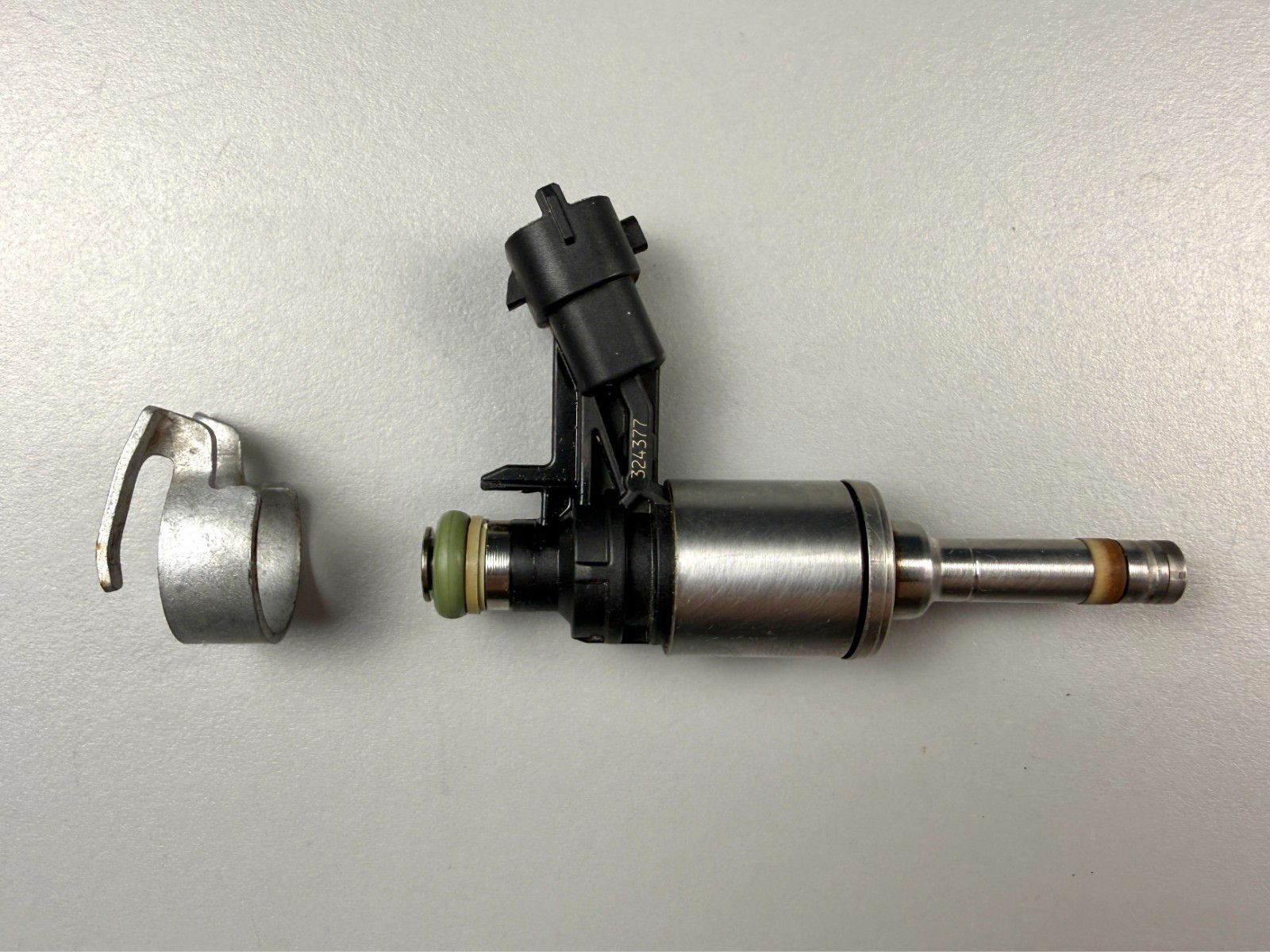 2014 - 2020 Maserati Quattroporte Ghibli Levante 3.0L Fuel Injector OEM 324377