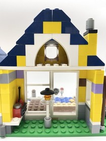 LEGO Creator 31035 Beach Hut  3-in-1 (Retired set) (Incomplete)