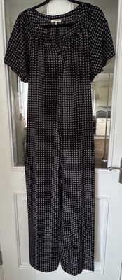 BN MAX STUDIO BLACK & WHITE V NECK CIRCLES WIDE LEG JUMPSUIT  - SIZE 2X (22)!!