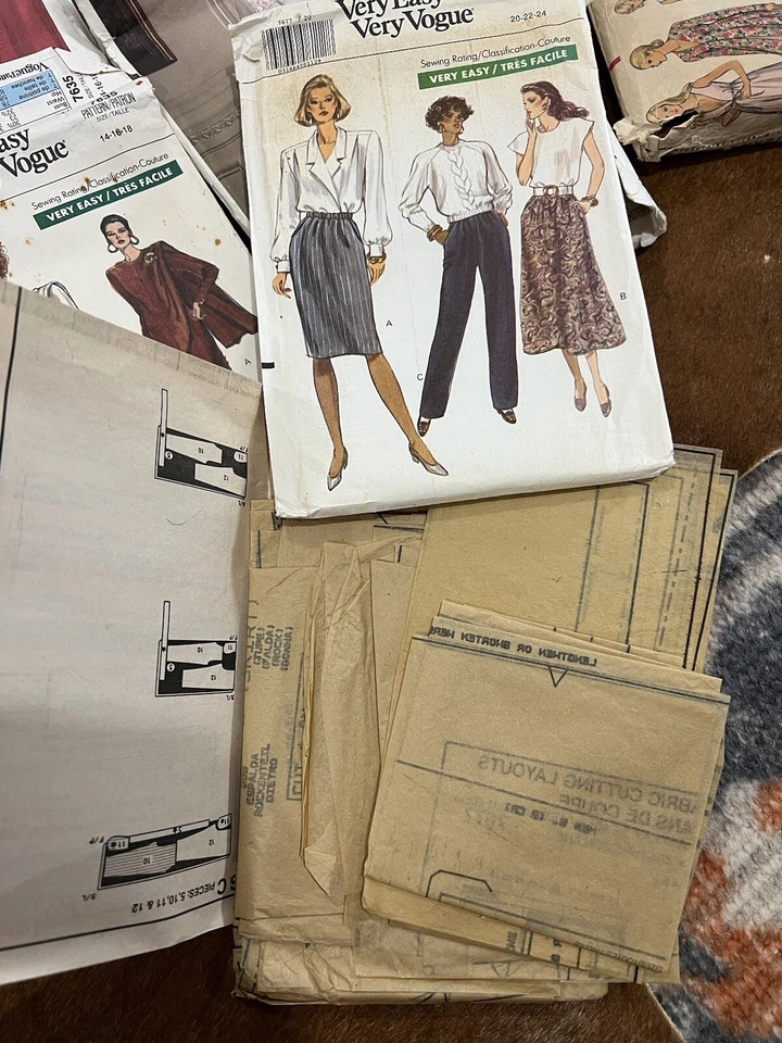 31 Lot Vintage Clothing Patterns Vogue Very Easy Woman Men  Dress Purse Shirt - Image 4 of 4