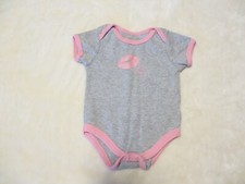 BETSEY JOHNSON SHORT SLEEVED BODYSUIT  IN PINK ANG GREY WITH PINK KISS ON FRONT