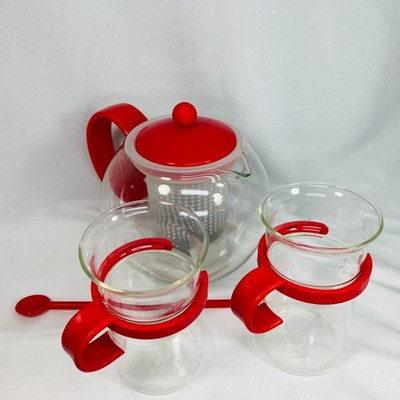 Bodum Assam Tea Set Glass Teapot Press 34oz Red Infuser 2 Mugs 1 Spoon & Box