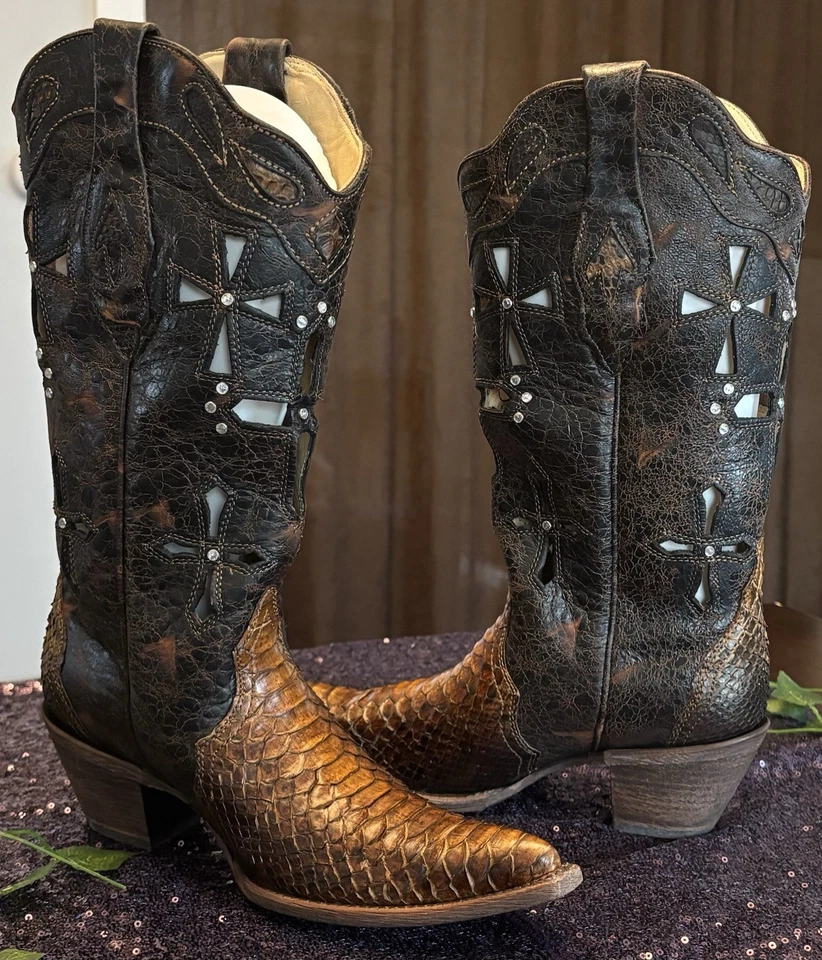 Botas de caubói femininas vintage Corral genuína píton tamanho 8,5 feitas no México marrom - Imagem 2 de 4