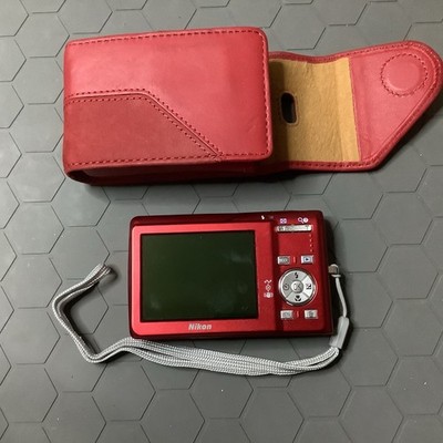 動作品✨Nikon COOLPIX S200 チャージャーSDカード付き Nikon COOLPIX S200 7.1MP Red Camera 1GB SD Card Leather Case Wall