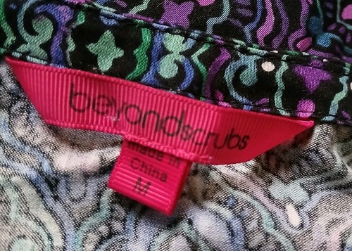 Beyond Scrubs - Women's Multicolor Vneck Uniform Medical Scrub Top. Size Medium - Picture 2 of 7