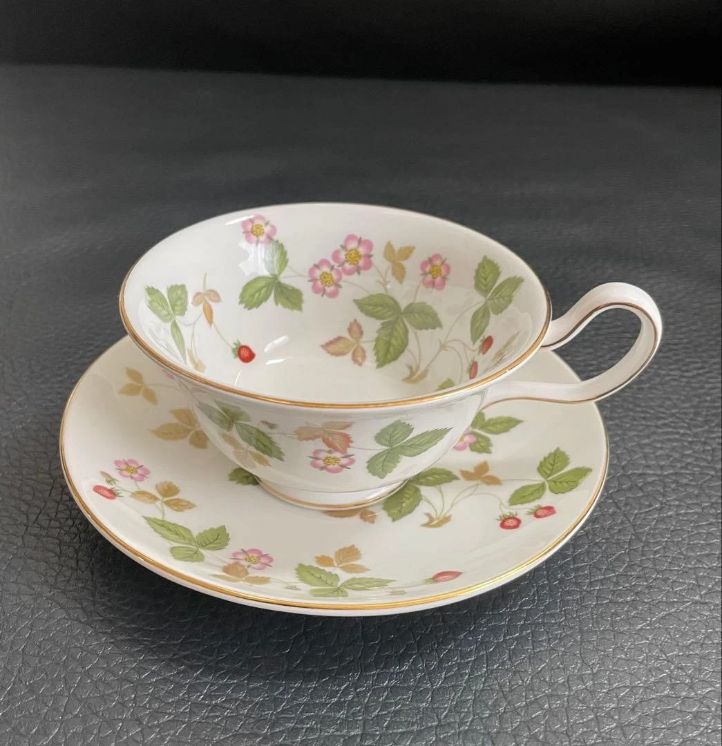 Wild Strawberry Teacup & Saucer - Thumbnail 2