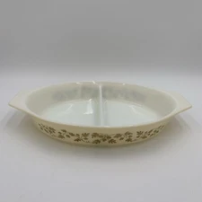 Pyrex Golden Acorn Casserole Divided 1.5 Qt Gold Leaves 1960s Vintage 11" x 8"