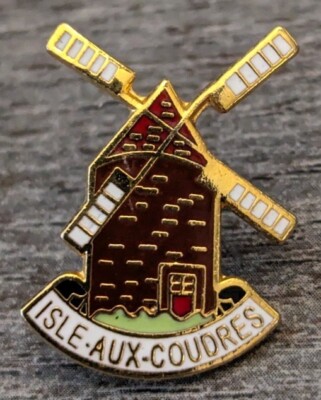 Isle-aux-Coudres Municipality Québec, Canada Windmill Souvenir Travel Lapel Pin