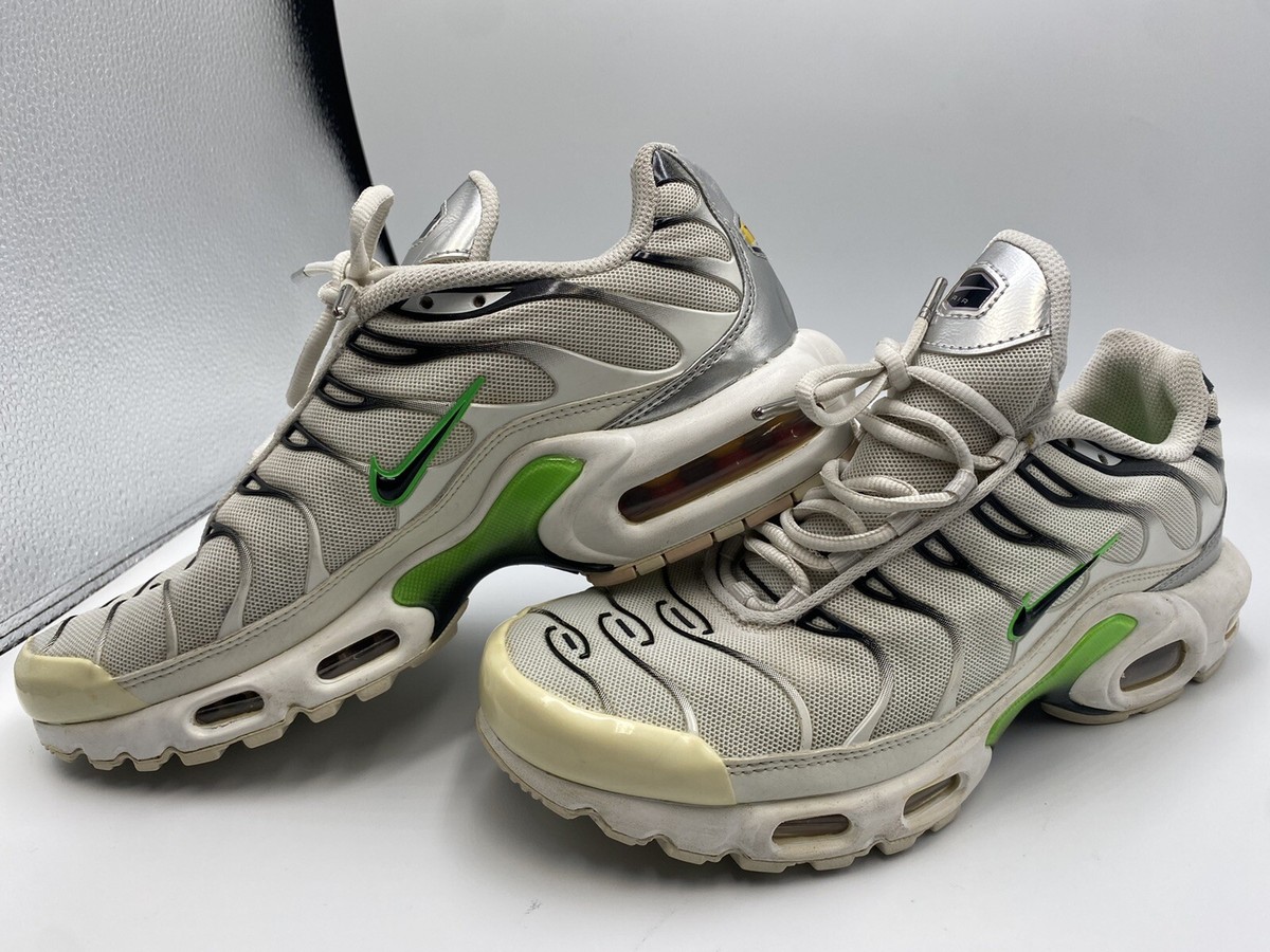 【おかゆ】Nike Air Max Plus ホワイト Amazon.com | NIKE AIR MAX PLUS WHITE | Fashion Sneakers