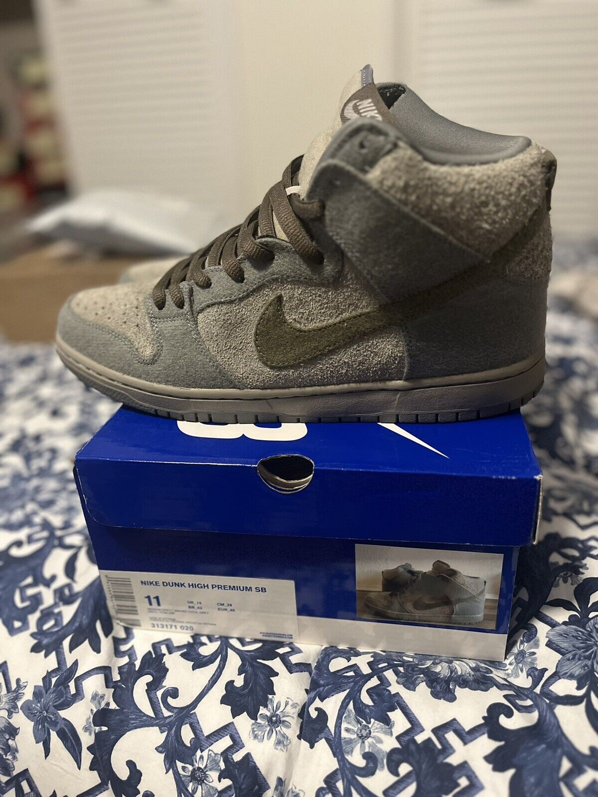 Size 11 - Nike SB Dunk High Premium Tauntaun 3131… - image 1